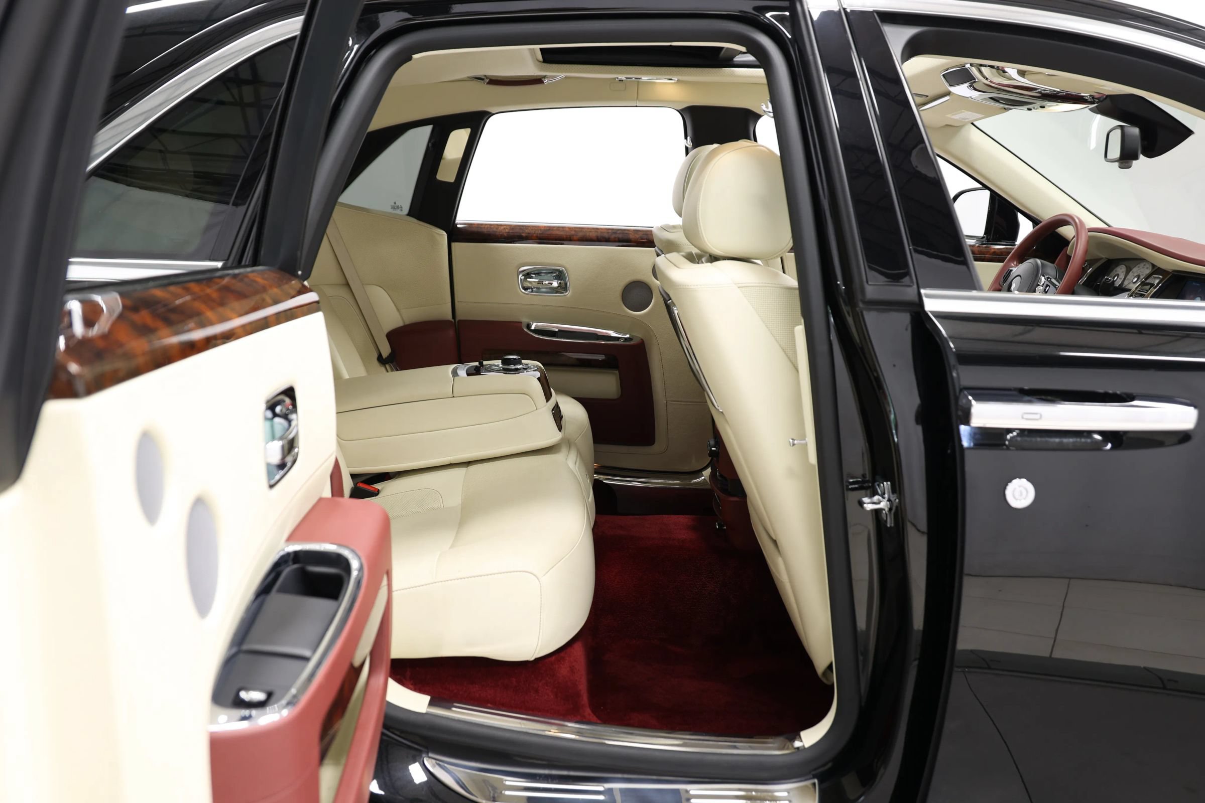 Used 2013 Rolls-Royce Ghost RWD image 97