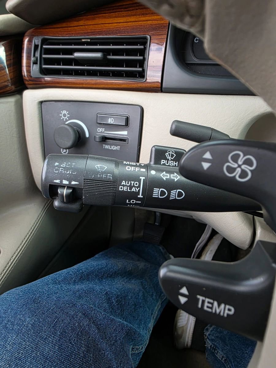Used 2000 Cadillac Eldorado ESC w/ Comfort/Convenience Pkg FWD image 14