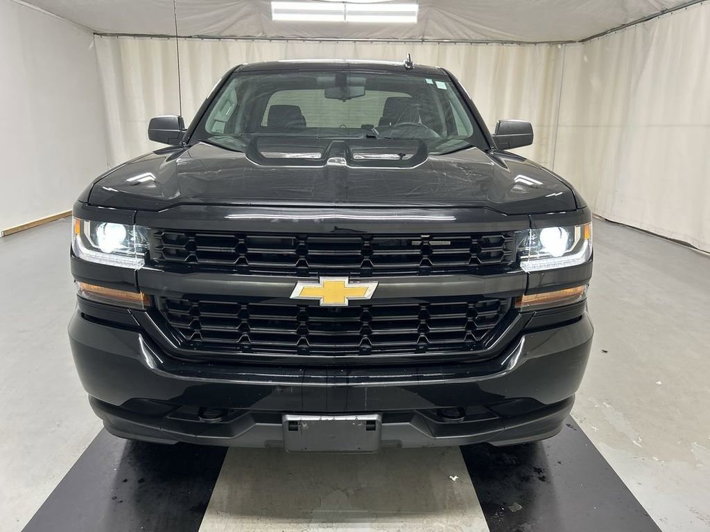 Used 2018 Chevrolet Silverado 1500 Custom w/ Custom Value Package AWD/4WD image 3