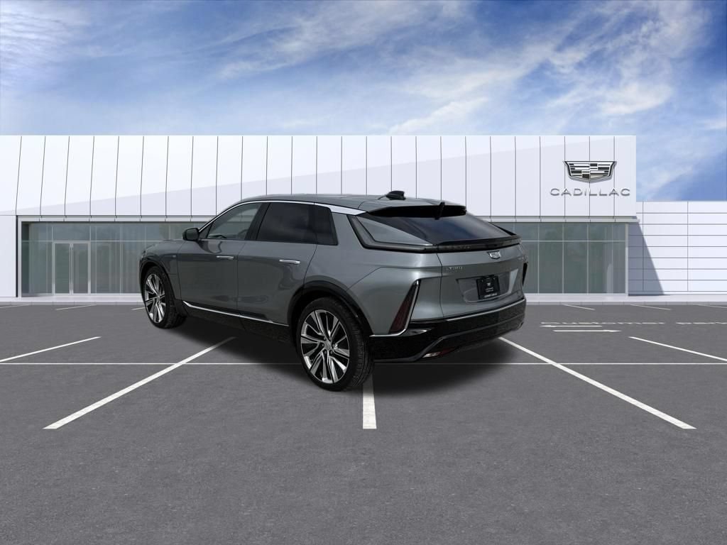 Certified 2025 Cadillac Lyriq Luxury w/ LPO, Floor Liner Package AWD/4WD image 4