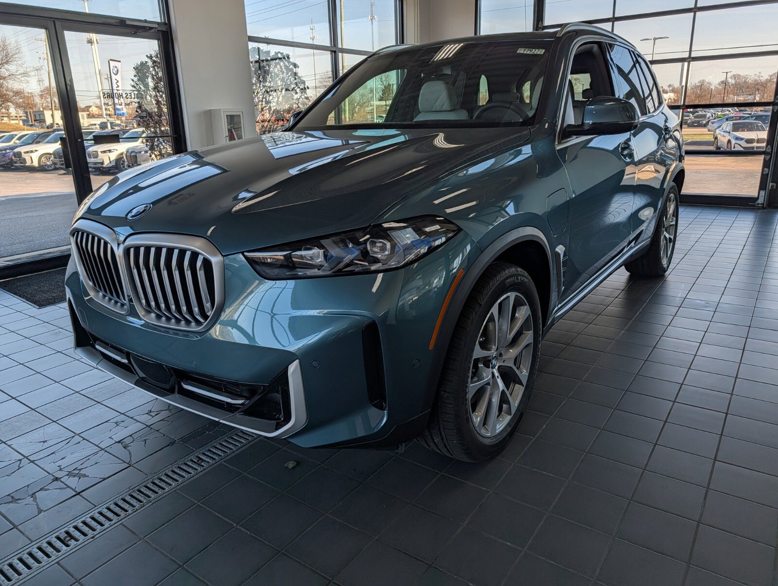 New 2026 BMW X5 xDrive50e w/ Executive Package AWD/4WD image 6