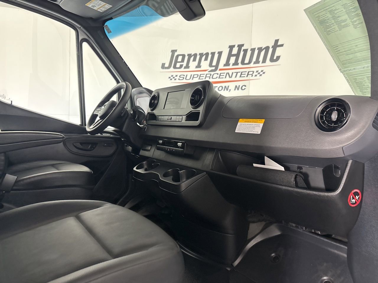 Used 2024 Mercedes-Benz Sprinter 2500 w/ Acoustic Package image 22