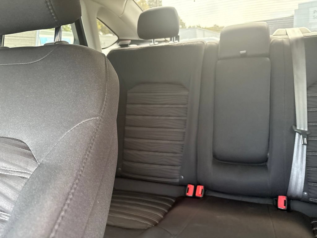 Used 2016 Ford Fusion SE FWD image 11