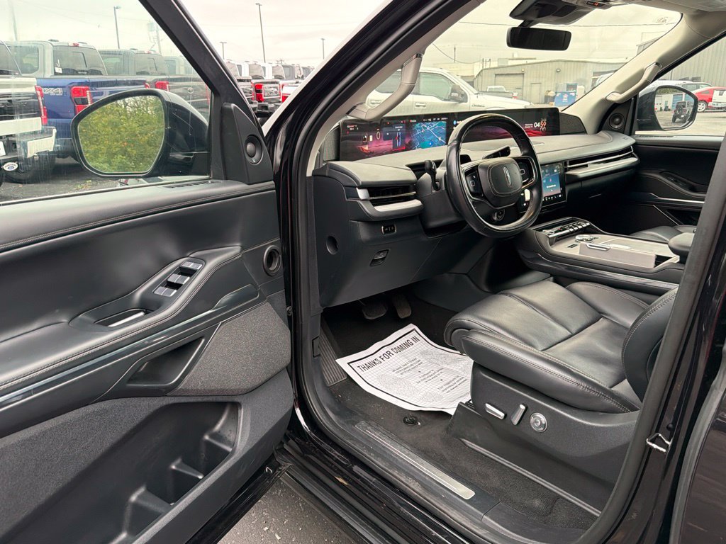 Used 2025 Lincoln Navigator L Reserve AWD/4WD image 12
