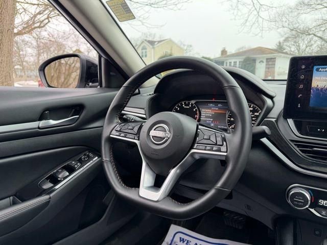 Used 2025 Nissan Altima 2.5 SR w/ SR Premium Package image 21