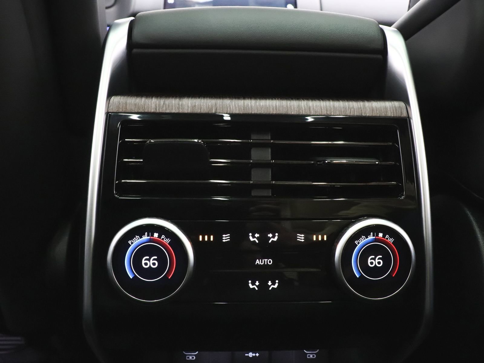 Used 2023 Land Rover Range Rover SE image 45