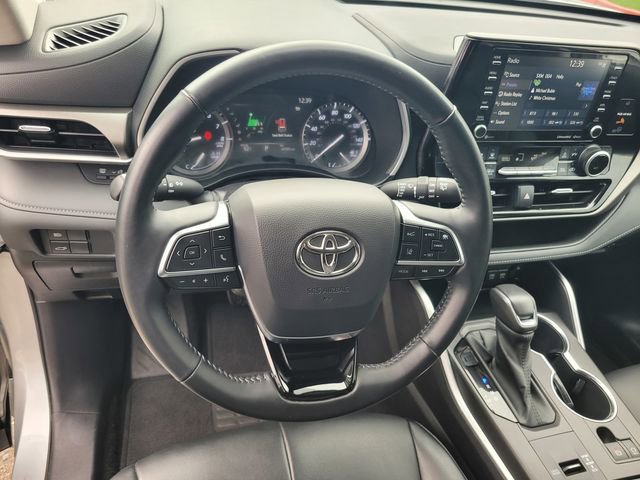 Used 2021 Toyota Highlander XLE image 30