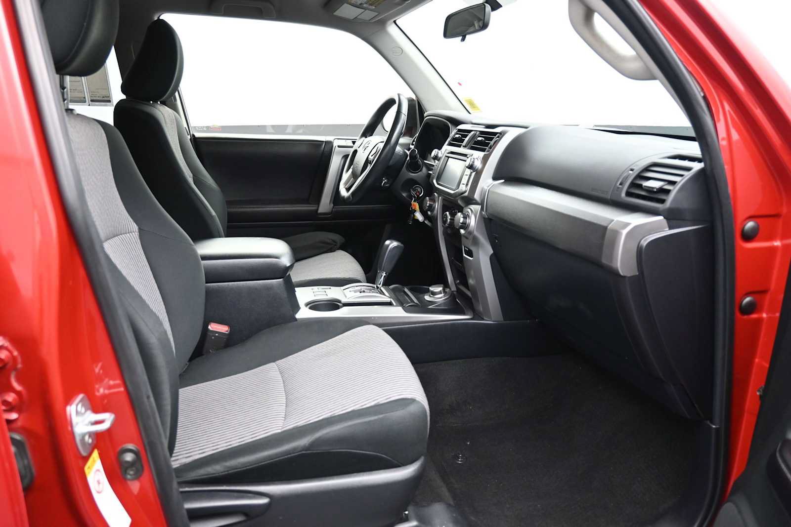 Used 2016 Toyota 4Runner SR5 AWD/4WD image 23