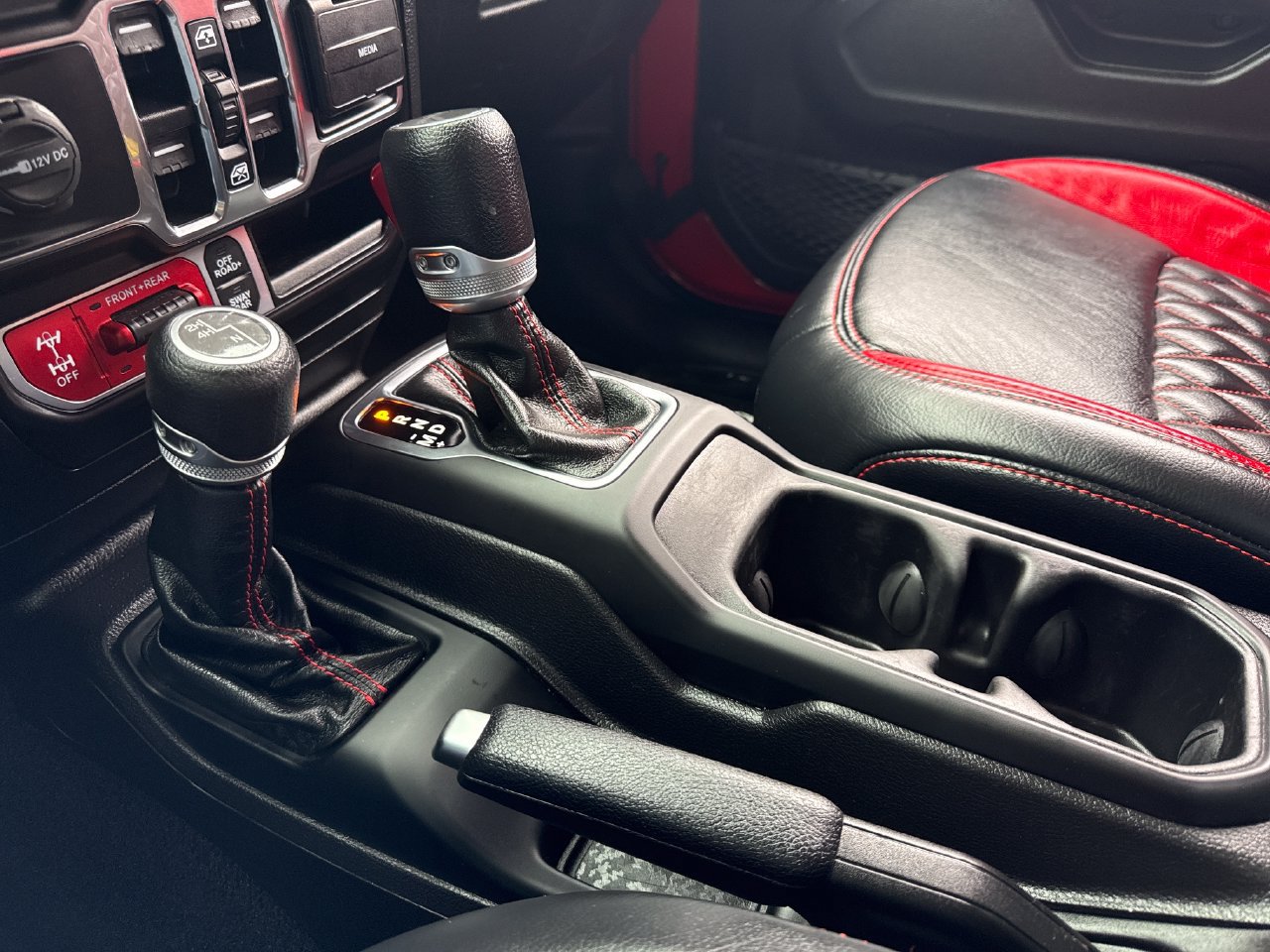 Used 2022 Jeep Gladiator Rubicon w/ LED Lighting Group AWD/4WD image 22