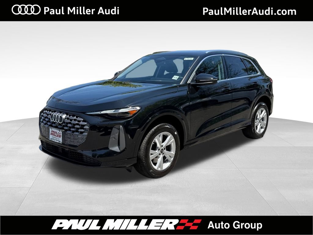 Used 2025 Audi Q5 Premium w/ Convenience Package AWD/4WD image 1