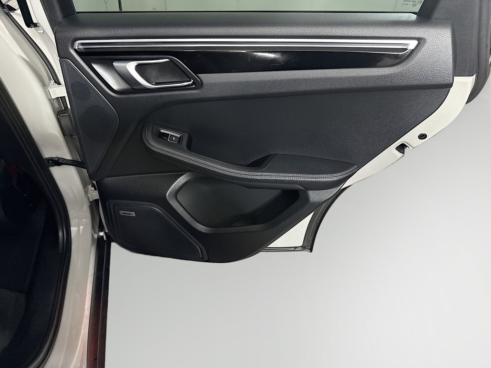 Used 2022 Porsche Macan S w/ Premium Package Plus image 27