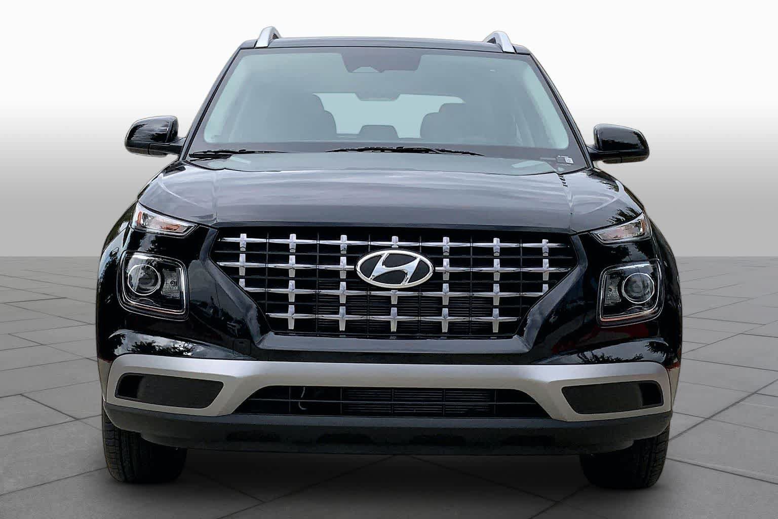 New 2026 Hyundai Venue SEL FWD image 3