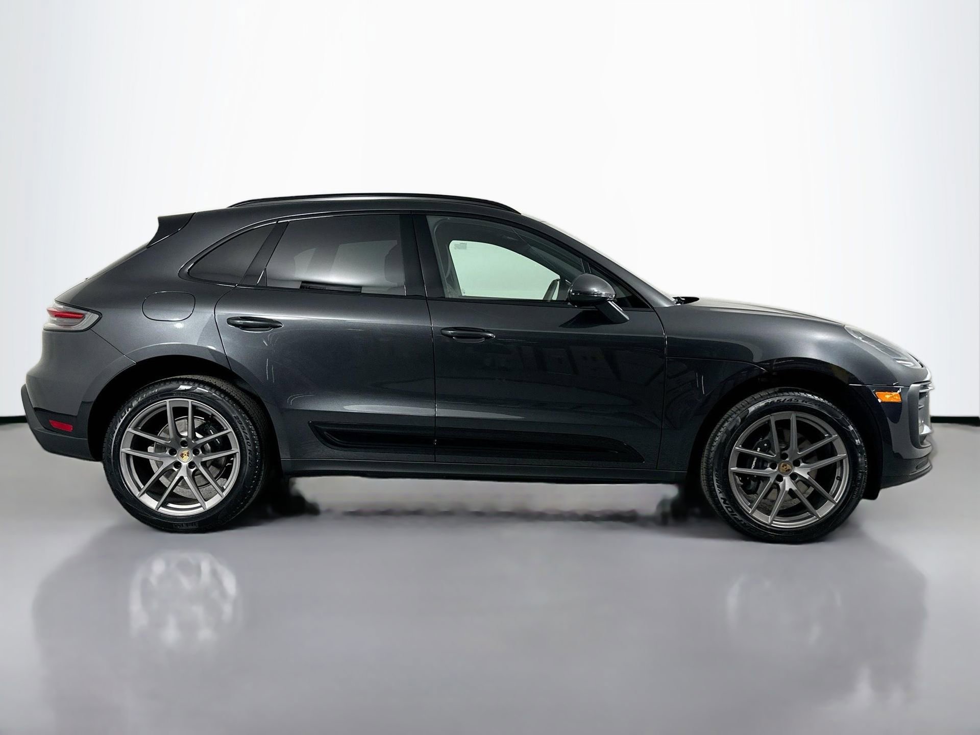 Certified 2025 Porsche Macan image 8