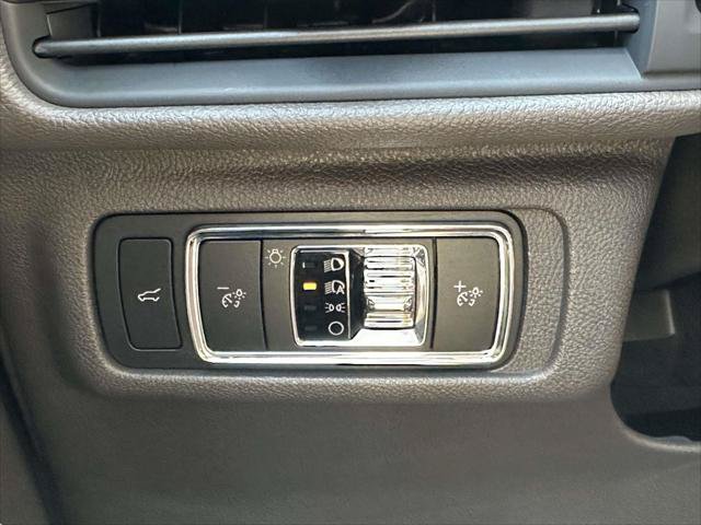 Used 2022 Lincoln Corsair AWD w/ Premium Package image 24