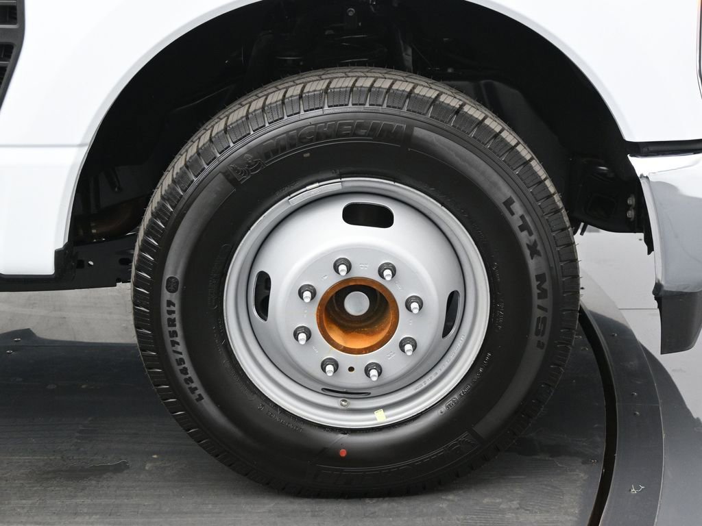 New 2026 Ford F350 XL w/ XL Chrome Package image 21