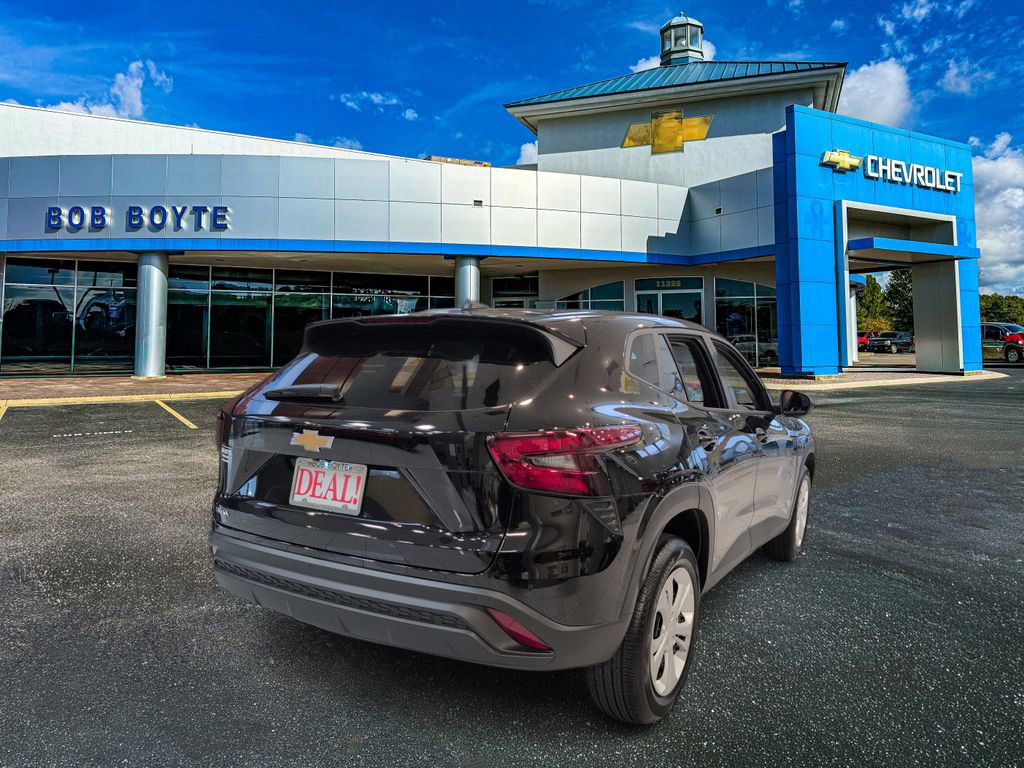 New 2026 Chevrolet Trax LS w/ Driver Confidence Package image 5