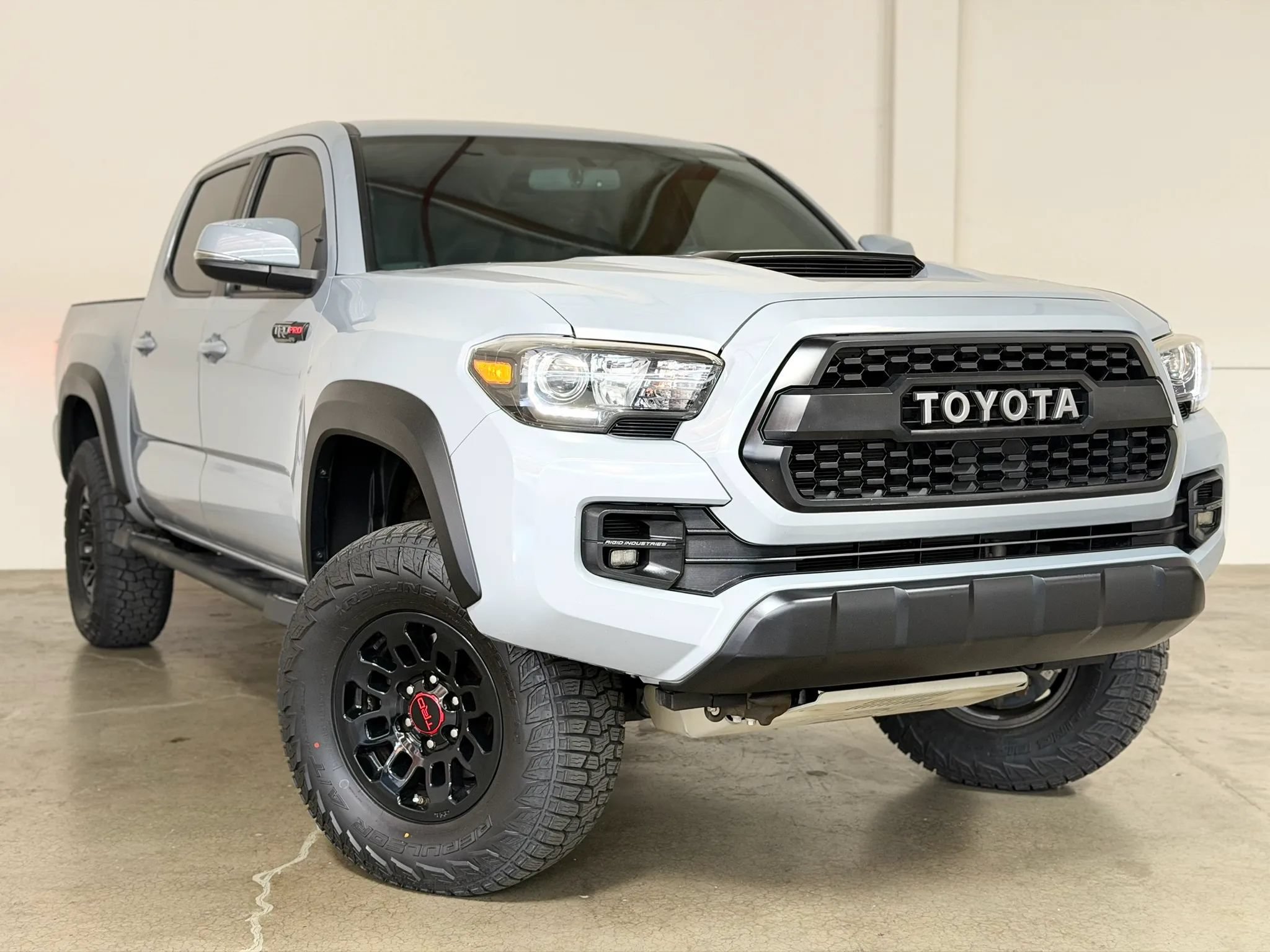 Used 2017 Toyota Tacoma TRD Pro AWD/4WD image 2