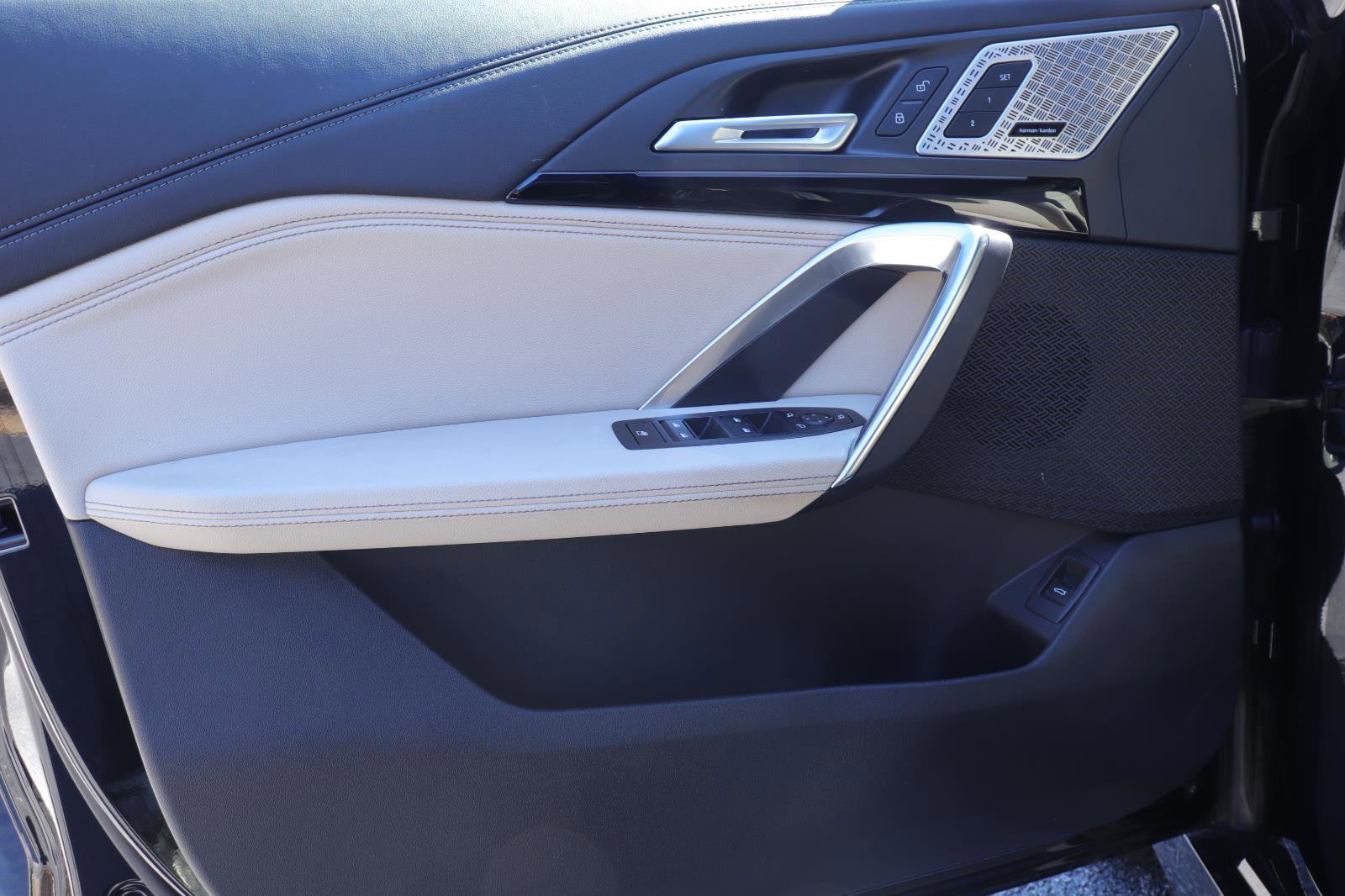 Used 2023 BMW X1 xDrive28i w/ Premium Package image 9