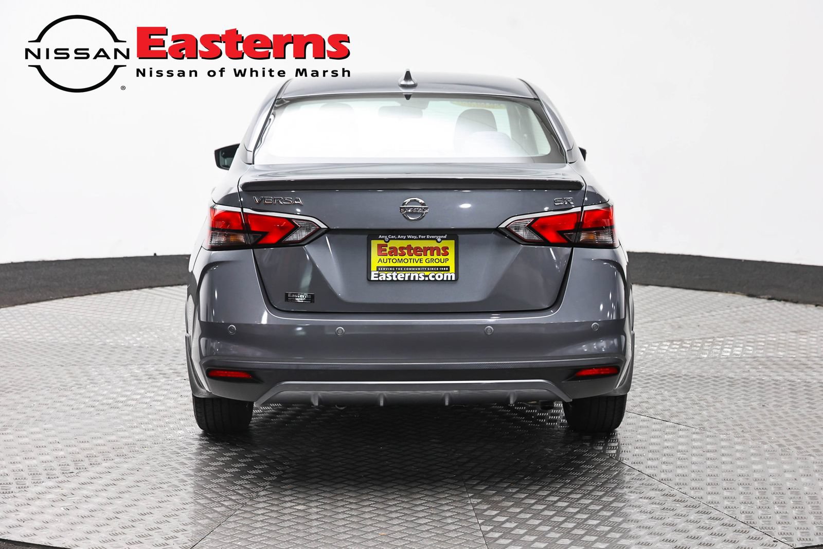 Used 2021 Nissan Versa SR FWD image 6