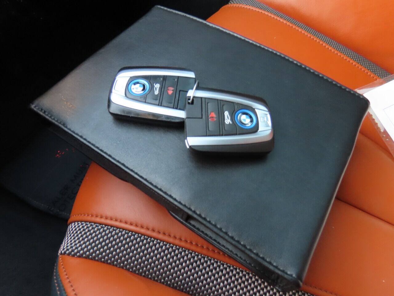 Used 2019 BMW i8 Roadster AWD/4WD image 30