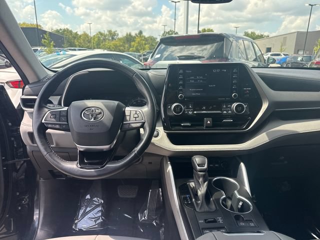 Used 2021 Toyota Highlander XLE AWD/4WD image 15