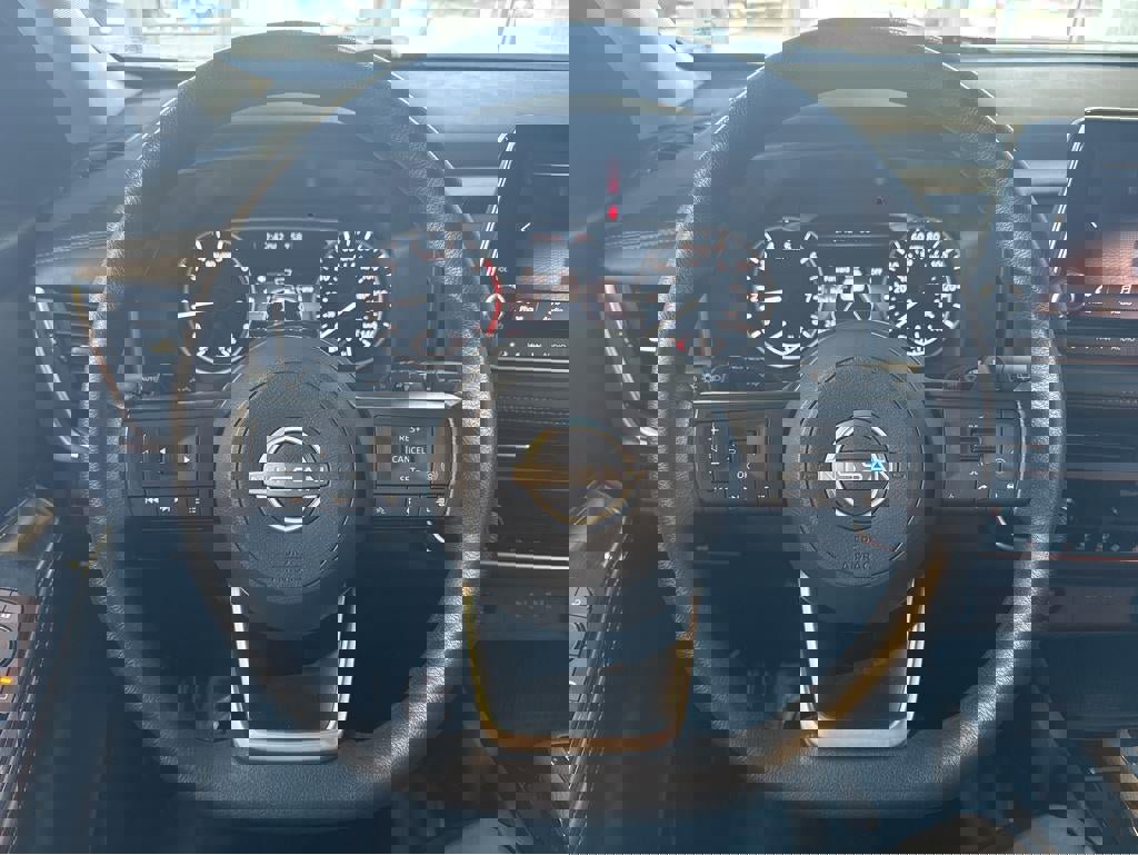 Used 2024 Nissan Rogue SV image 18