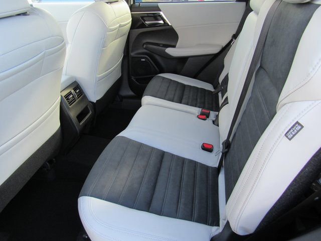 New 2026 Mitsubishi Outlander SE image 8