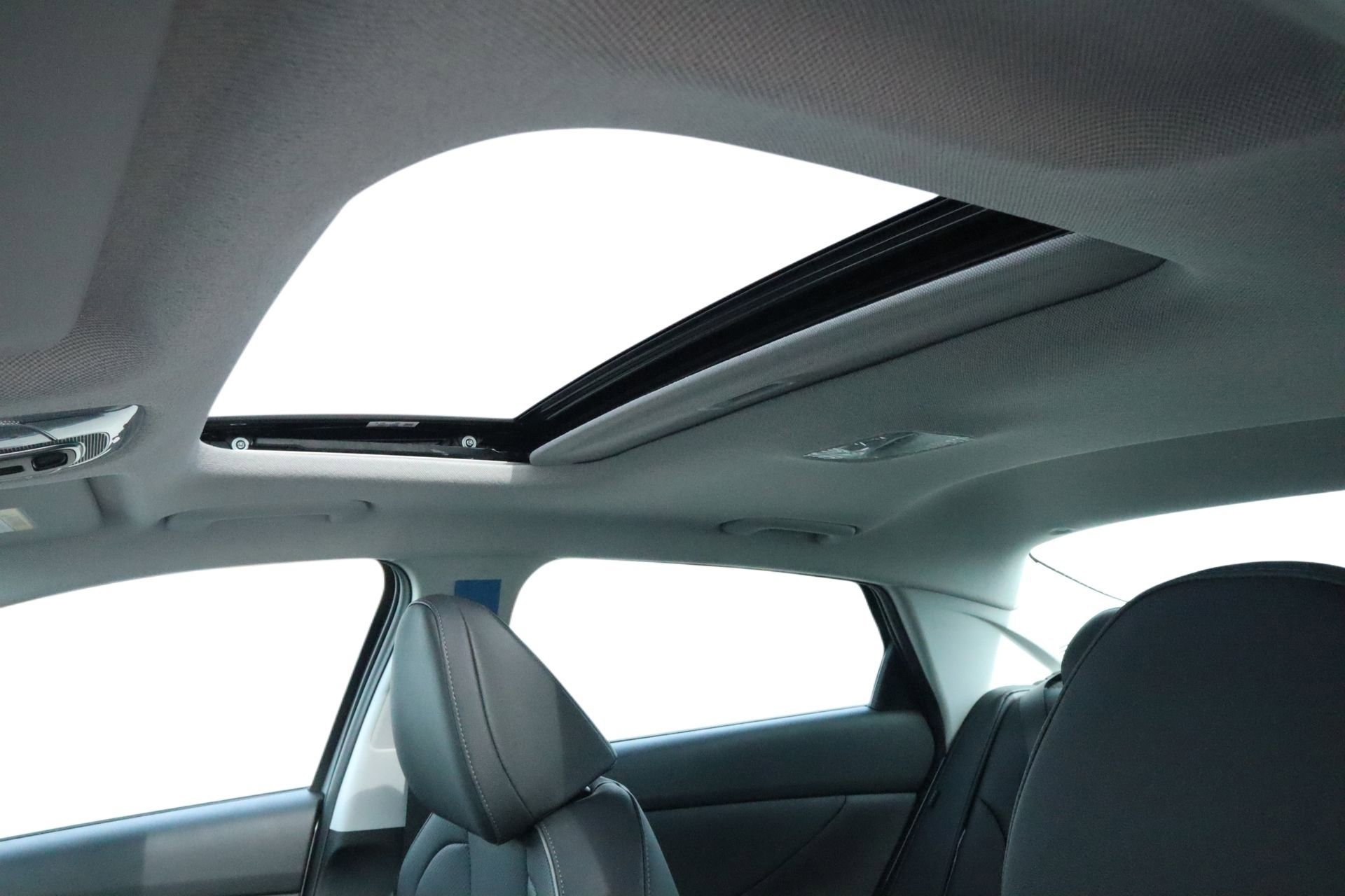 New 2026 Hyundai Elantra Limited image 22