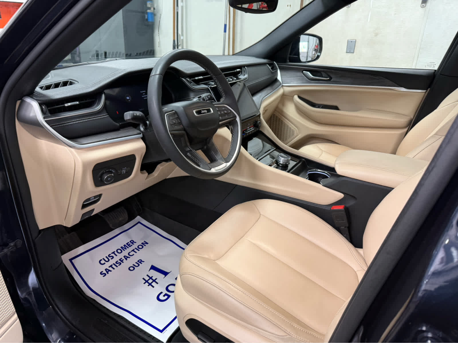 Used 2024 Jeep Grand Cherokee L Limited w/ Trailer Tow Package AWD/4WD image 9