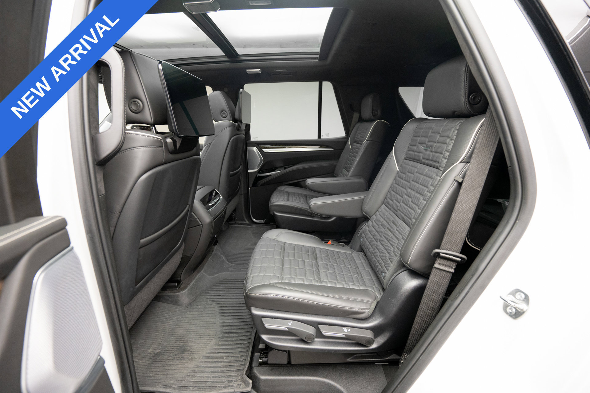 Used 2025 Cadillac Escalade Sport Platinum w/ LPO, Floor Liner Package AWD/4WD image 18