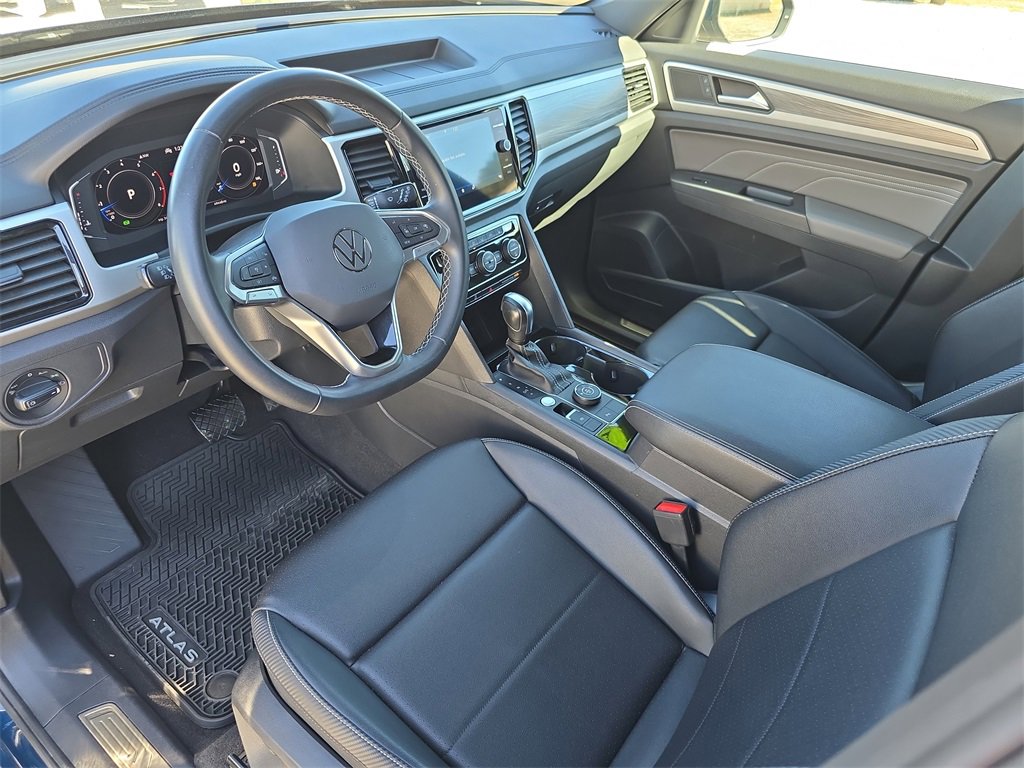 Used 2023 Volkswagen Atlas Cross Sport SE w/ Black Wheel Package image 13