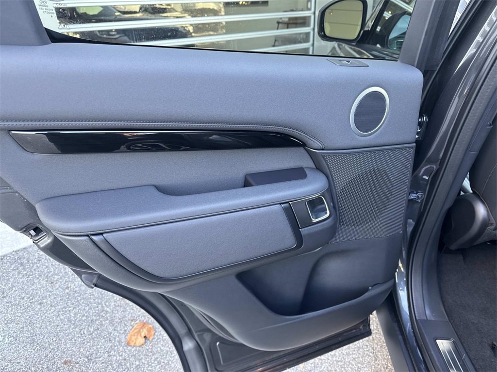 Used 2025 Land Rover Discovery S image 13