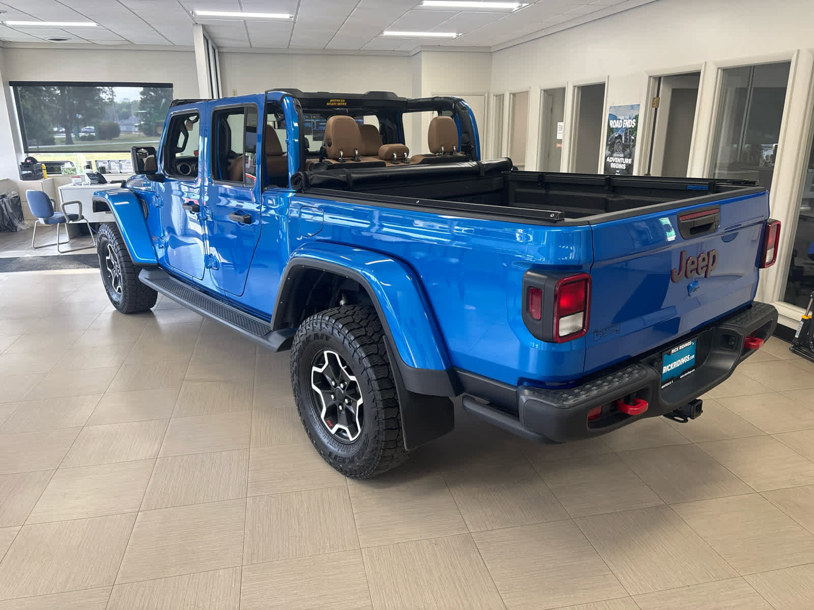 Used 2022 Jeep Gladiator Rubicon w/ Cold Weather Group image 8