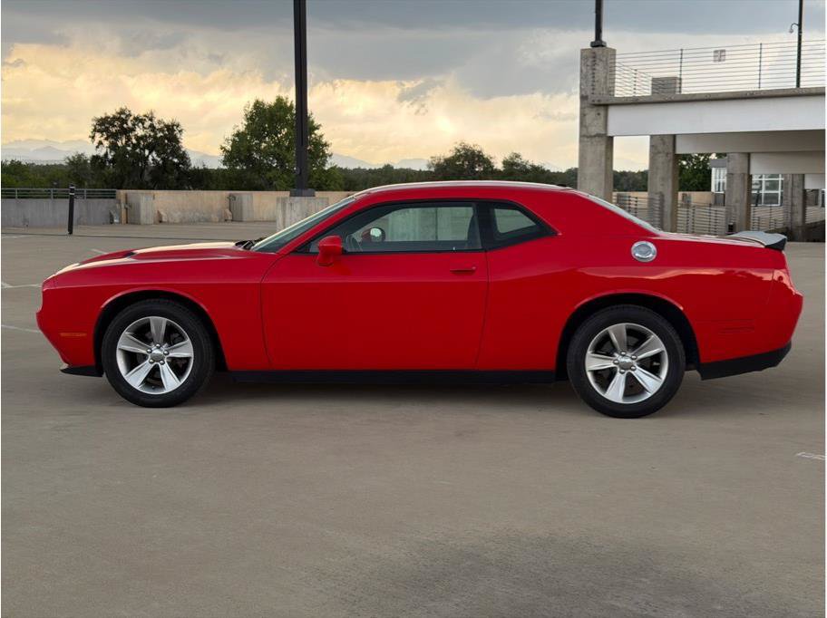 Used 2016 Dodge Challenger SXT RWD image 4