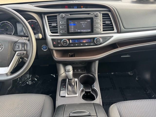 Certified 2017 Toyota Highlander LE w/ Carpet Mat Package AWD/4WD image 2