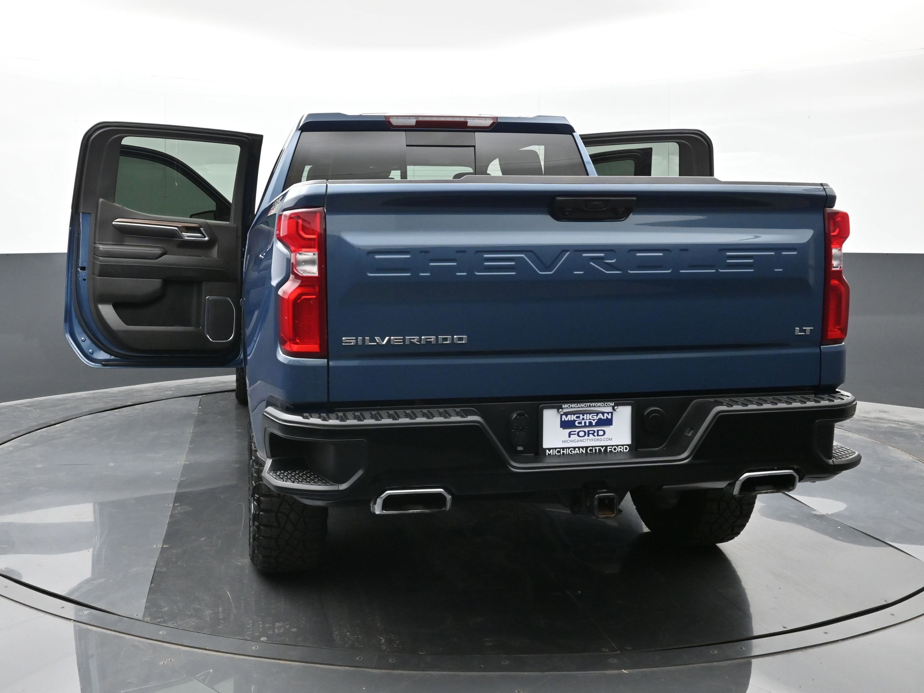 Used 2024 Chevrolet Silverado 1500 LT Trail Boss w/ Convenience Package II image 32