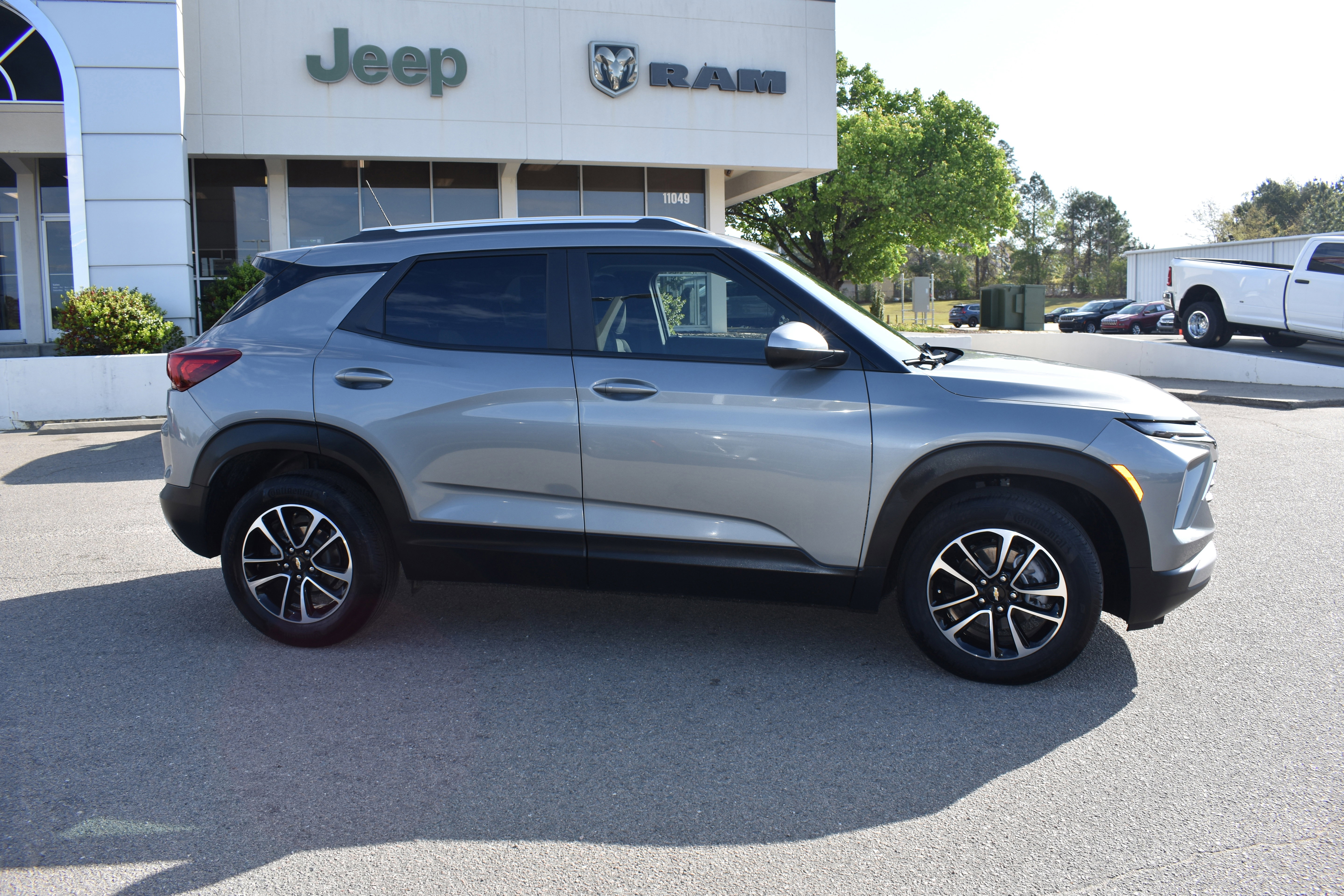 Used 2025 Chevrolet TrailBlazer LT w/ Driver Confidence Package image 10