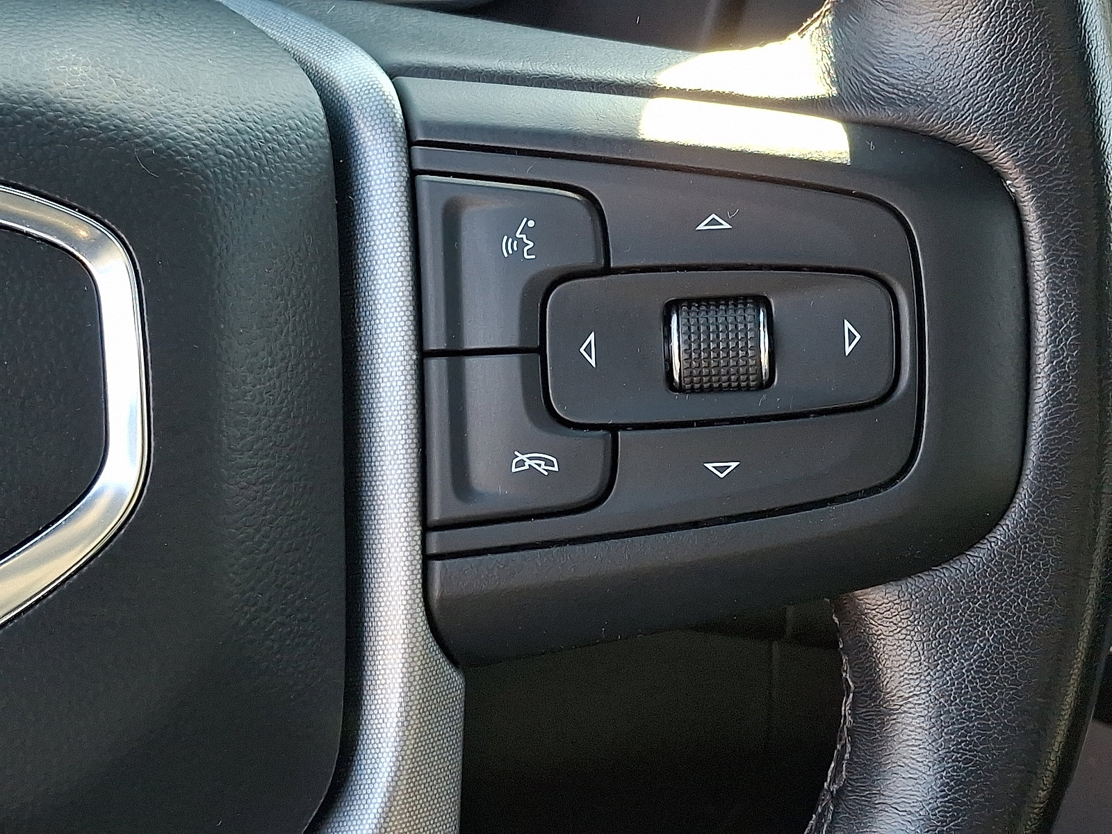 Used 2022 GMC Yukon SLT w/ SLT Premium Package image 22