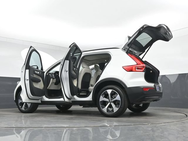 Used 2024 Volvo XC40 B5 Plus AWD/4WD image 52