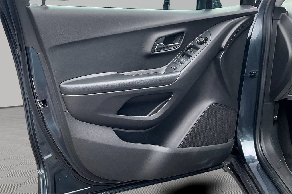 Used 2021 Chevrolet Trax LT image 22
