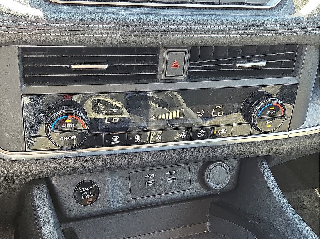 Used 2024 Nissan Rogue SV AWD/4WD image 29