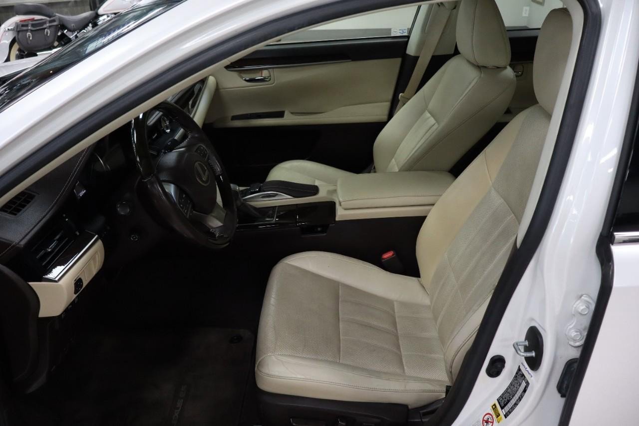 Used 2016 Lexus ES 350 w/ Luxury Package w/Wood Trim image 9