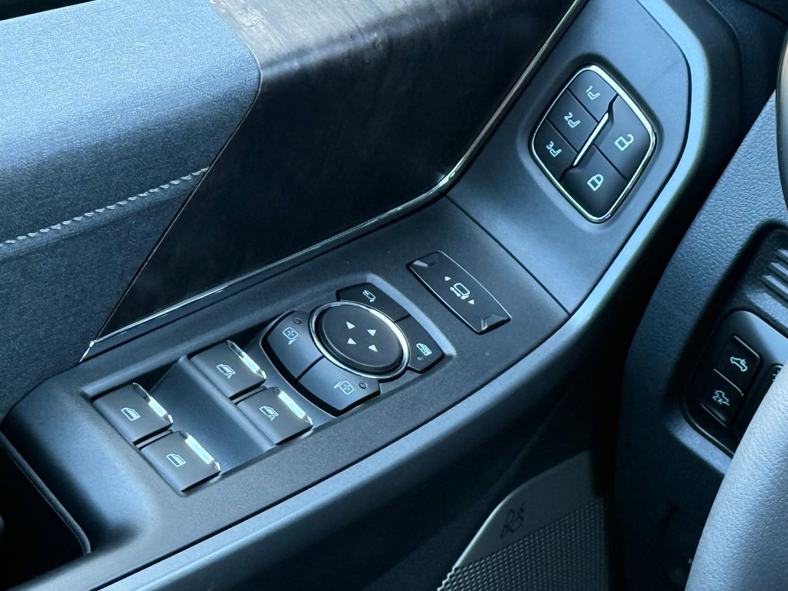 New 2026 Ford F550 4x4 Crew Cab image 36