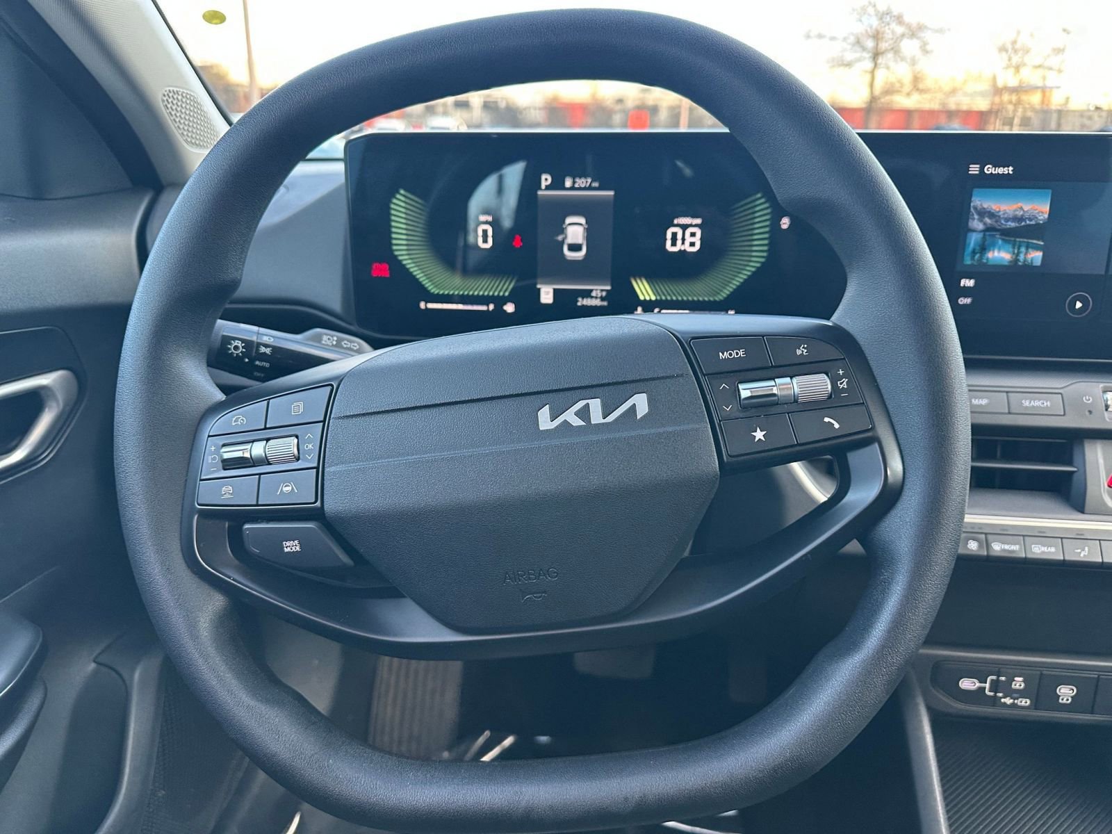 Used 2025 Kia K4 LXS image 25