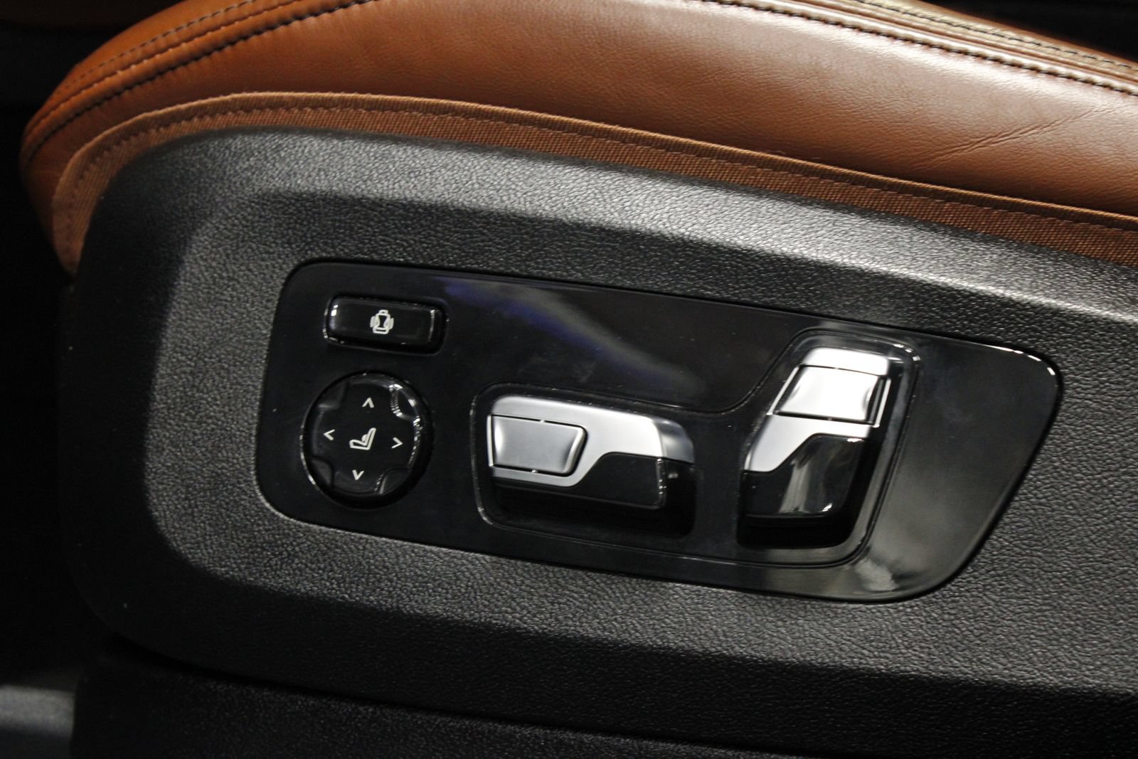 Used 2024 BMW ALPINA XB7 AWD/4WD image 34