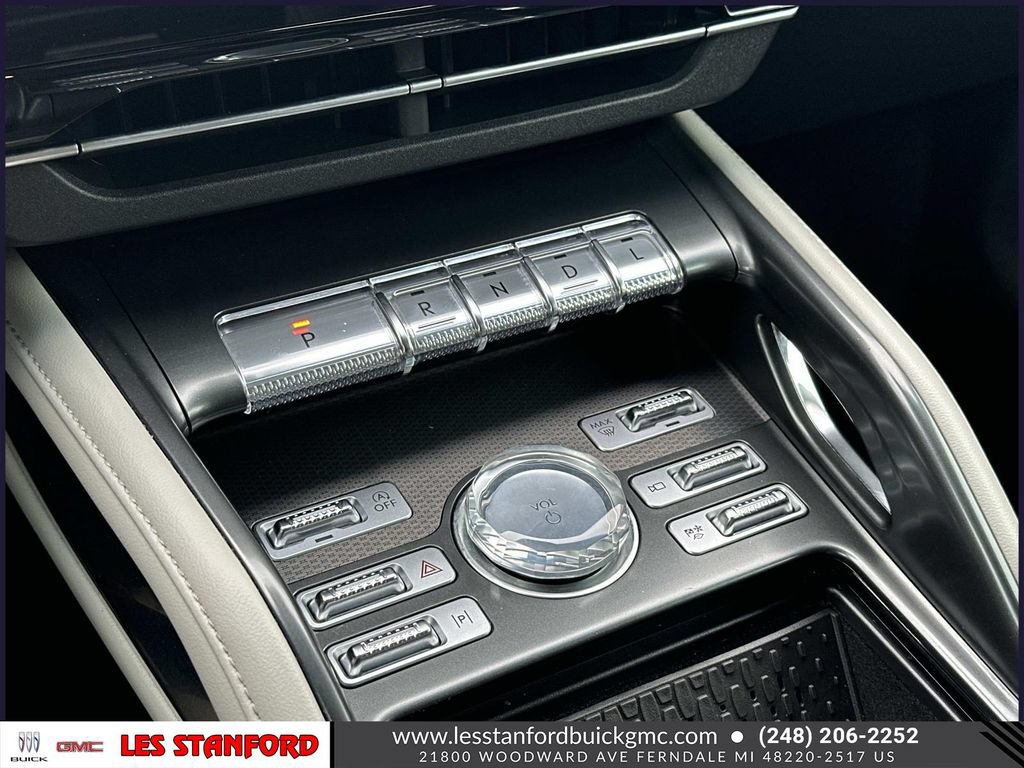 Used 2024 Lincoln Nautilus Premier AWD/4WD image 31