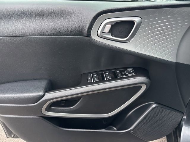 Used 2023 Kia Soul LX w/ Option Group 015 image 18