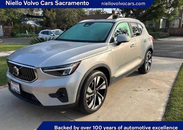 Used 2023 Volvo XC40 B5 Ultimate image 1