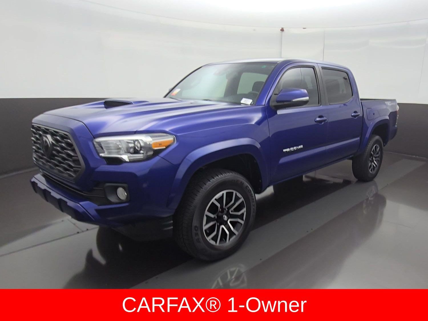 Used 2022 Toyota Tacoma TRD Sport w/ Technology Package RWD image 2