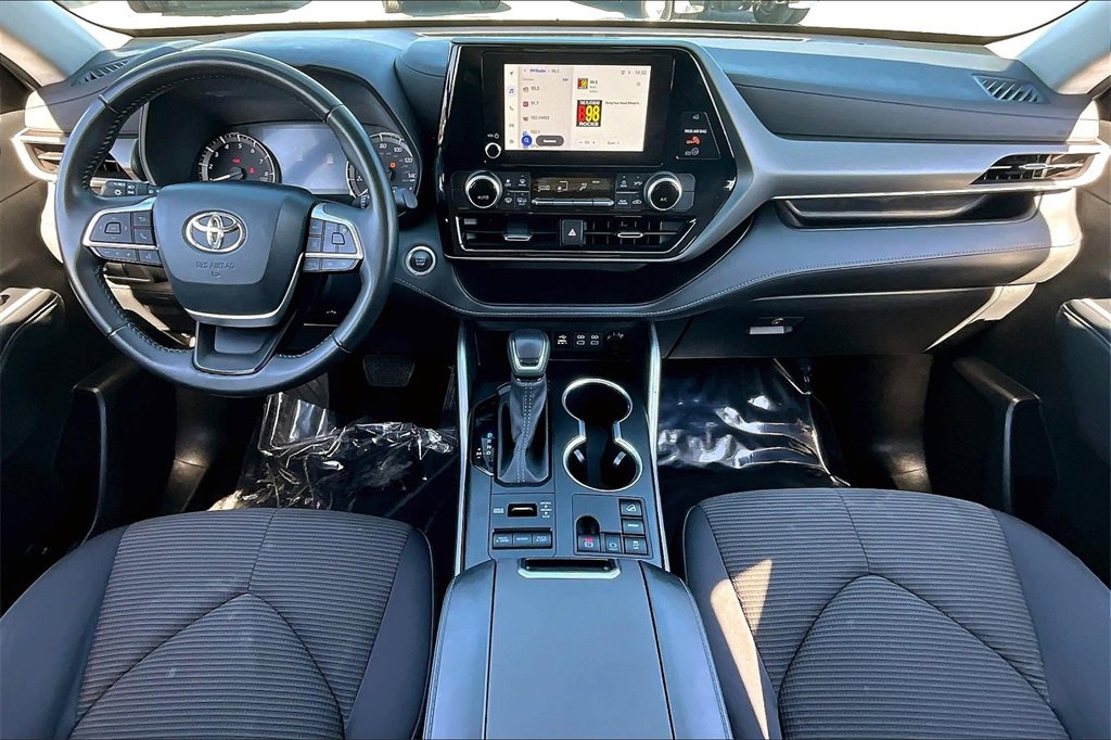 Used 2024 Toyota Highlander LE image 16